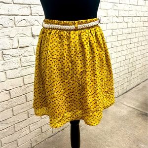 Flowing skirt with belt